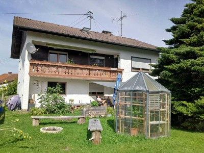 Helle 4-Zimmer-Wohnung mit Balkon in Raubling