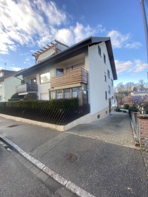 Helle 3,5-Zimmer-Dachgeschosswohnung mit Dachterrasse & Kamin