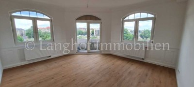 Helle 3-Zimmer-Altbauwohnung mit kl. Balkon, neu renoviert im Denkmal-Haus