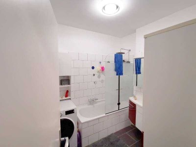 Attraktive und vollständig renovierte 2-Raum-Wohnung mit EBK in Weißenfels
