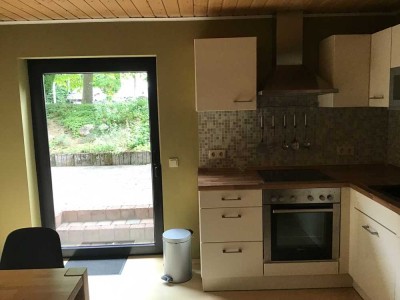 Schöne  renovierte 2-Raum-Souterrain-Wohnung mit geh. Innenausstattung mit EBK