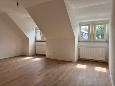 Großzügige 2 Zimmer DG Wohnung mit offenem Schnitt - kernsaniert (Whg. 6)