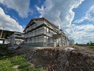 Neubauwohnung im Erdgeschoss | 3-Zimmer mit Terrasse und Carport