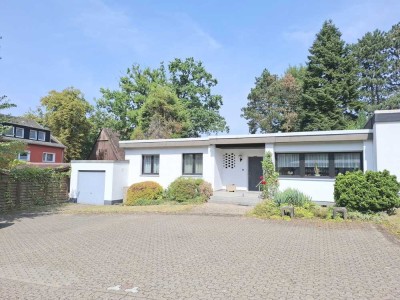 Recklinghausen-Hillen! 
Vollunterkellerter Bungalow mit Garage in ruhiger Sackgasse.
