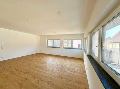 Lichtdurchflutet & modern (Erstbezug): Exklusive 2-Zimmer-Wohnung in Walheims Toplage (nahe Bahnhof)