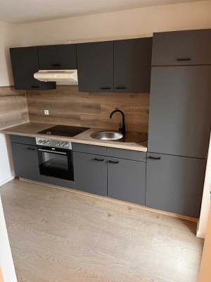 Vollständig renovierte 2-Raum-Wohnung mit Balkon und Einbauküche in Bad Friedrichshall