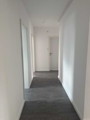 Erstbezug nach Sanierung: freundliche 3-Zimmer-Wohnung mit Balkon in Hanau