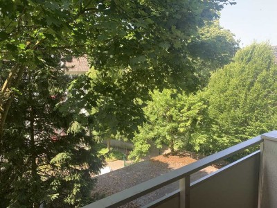 Ansprechende helle sanierte 2,5 Zimmer ETW mit großzügiger Küche im Stadtteilz. M