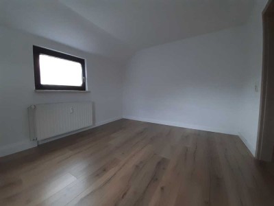 Schöne 2-Raum-Wohnung mit EBK in Lunzenau zu vermieten!