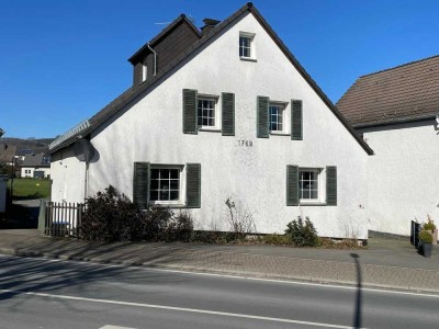 Haus - 10 Zimmer - 3 Küchen - 3 Bäder -  EFH - Ihr Zuhause