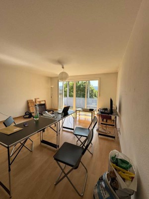 Schöne Dachgeschosswohnung ab sofort zu vermieten !