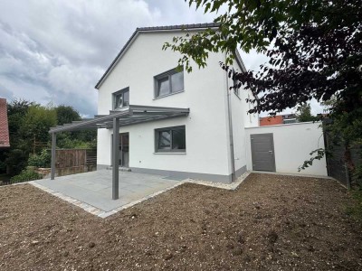 Erstbezug: Schönes 8-Zimmer-Einfamilienhaus mit geh. Innenausstattung