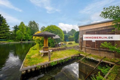 IMMOBERLIN.DE - Traumhaftes Wassergrundstück mit attraktivem Einfamilienhaus & Nebengebäuden