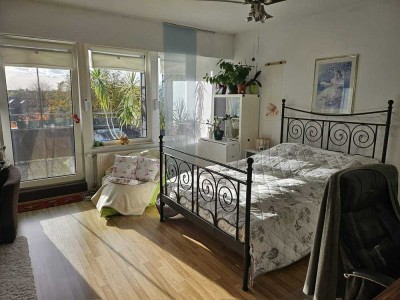 Helle 1-Zimmer-Wohnung mit EBK, Balkon und PKW Stellplatz