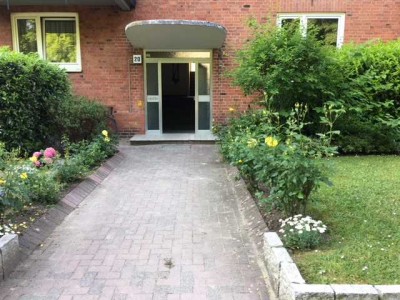 Kiel - Schillerstraße: Modernisierte 4 Zimmer Eigentumswohnung im 3.0G mit großem Balkon.