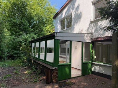 Individuelle, 4 Zi.-Whg. über 2 Ebenen  mit  Wohnküche, kl. Duschbad und Garten.