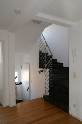Helle 3 Zimmer Maisonette-Wohnung mit 2 Bädern in Düsseldorf Oberkassel