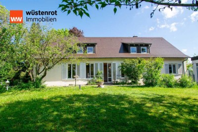 Herrschaftliches Anwesen mit großem Garten,
Poolhaus und viel Platz für die ganze Familie