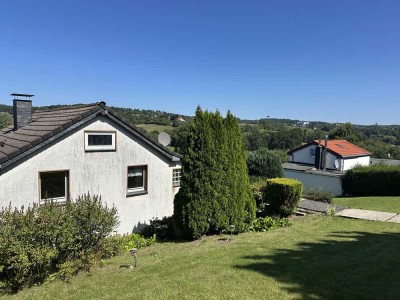 Freistehendes Einfamilienhaus mit riesigem Grundstück in traumhafter Naturlage
