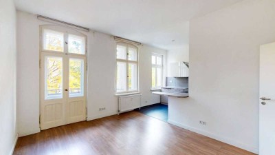 Wohnen in direkter Nähe zum Tegeler See: Bezugsfreie Altbauwohnung mit Balkon