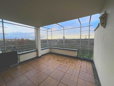 Helle 2 ZKB Wohnung inkl. Balkon, schöner Aussicht und TG-Stellplatz