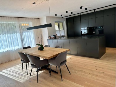 Vollmöblierte Top-sanierte ca. 100m2 Wohnung mit Loggia, Garagenabteil &amp; Freistellplatz inklusive Kellerabteil in Schwaz
