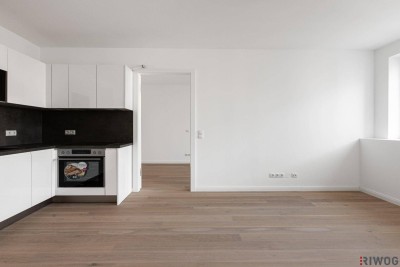 BEFRISTET VERMIETET BIS 10/2027 II HELLE 2 ZIMMER DACHGESCHOSSWOHNUNG NÄHE DONAUKANAL UND TRIIIPLE // MODERNE MARKENKÜCHE MIT GERÄTEN