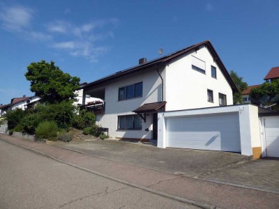 Freistehendes 2-Familienhaus in gefragter Hanglage in Oberdischingen