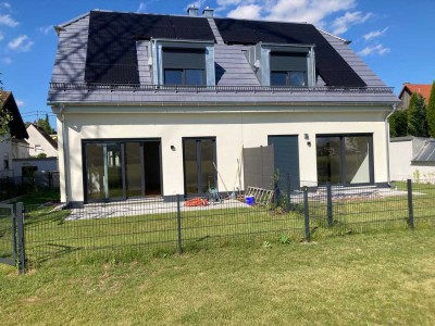 Elegante, kompakte DHH in Toplage von Karlsfeld! KfW 40 / Grundwasserwärmepumpe + Photovoltaik!