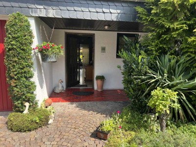 Charmantes Reihenmittelhaus mit Garten, Balkon & Garage in Hilden-Nord