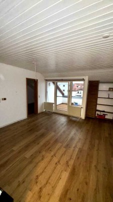 3-Zimmer-Dachgeschosswohnung mit Dachterrasse und Einbauküche