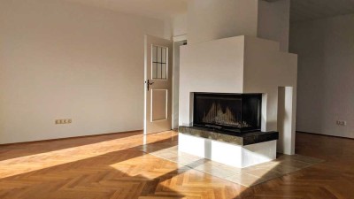 Große 3-Zimmer-Wohnung mit 2 Balkonen, Kamin, EBK und zusätzl. Raum im Tiefparterre in bester Lage