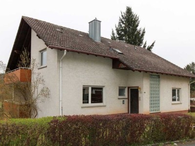 RESERVIERT: Sanierungsbedürftiges Ein- bis Zweifamilienhaus mit großem Garten nahe Großenlüder