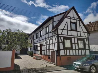 - RESERVIERT - Fachwerkhaus mit Anbau, Scheune, PV-Anlage und Garten