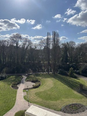 Stilvolle 2-Zimmer-Wohnung mit gehobener Innenausstattung, neuer EBK (Siemens) in Aachen-Laurensberg