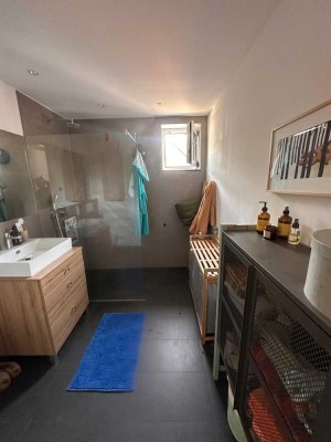 Schöne und helle 2-Zimmer-Wohnung mit gehobener Innenausstattung mit Balkon in Köln Alt-Bocklemünd
