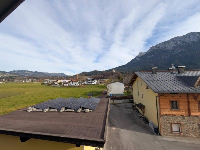 Helle 2-Zimmer Dachgeschosswohnung mit Balkon und Aufzug