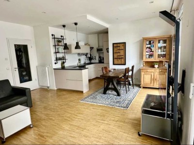 Moderne 2-Zimmer-Wohnung mit EBK, Terrasse & Garten