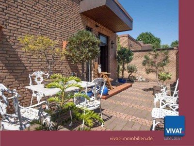 Wohngenuss mit besonderer Privatsphäre! Extravaganter Architekten-Bungalow: viel Komfort & Optionen.