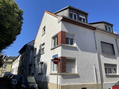 *NEU* DER PERFEKT EINSTIEG! ZUM PREIS EINER WOHNUNG KÖNNEN SIE DIESES HAUS MIT 4 WOHNUNGEN KAUFEN!