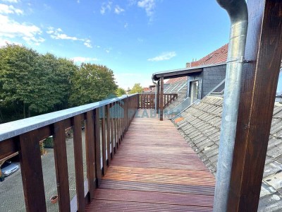 4- Zimmer- Wohnung im Dachgeschoss mit Balkon, Einbauküche und Stellplatz zu vermieten