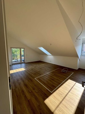 NEUBAU ERSTBEZUG - Lichtdurchflutete 4,5 Zimmer
Wohnung mit großem Südbalkon