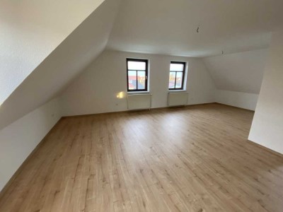 Helle, freundliche 2 Zimmer Dachgeschoss Wohnung