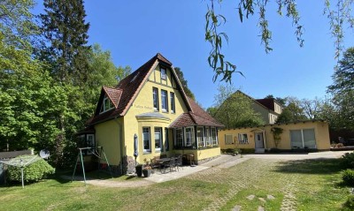 zwischen Nationalpark und Müritz - klassische Villa mit Bungalow, Doppelcarport und großem Grundstüc