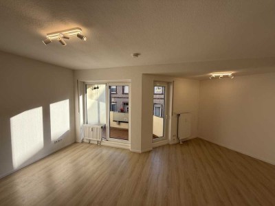 Sanierte 1,5-ZKB-Wohnung mit Balkon, Küche, Garten & Garage in Saarbrücken