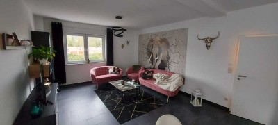 Moderne, ansprechende, helle 2-Zimmer Wohnung, zentrumsnah mit Burgblick, EBK, Balkon, Garage