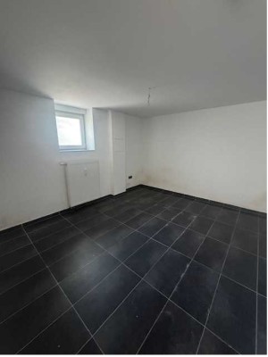 Hofheim – Gepflegte 2 Zimmer Wohnung im Untergeschoss in ruhiger Lage