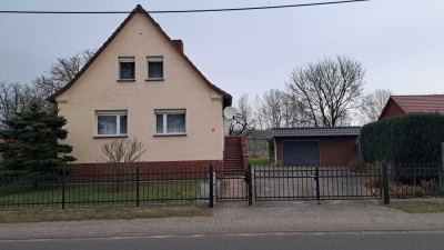 Provisionsfrei: Gepflegtes 4-Zimmer-Haus mit großer Garage und Garten in Göhlen