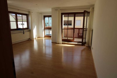 Schöne 2 ZKB-Balkonwohnung in zentraler Lage mit Tiefgaragenstellplatz