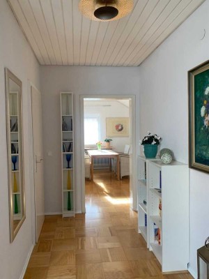 Möblierte Dachwohnung in der Nähe zum Kurpark